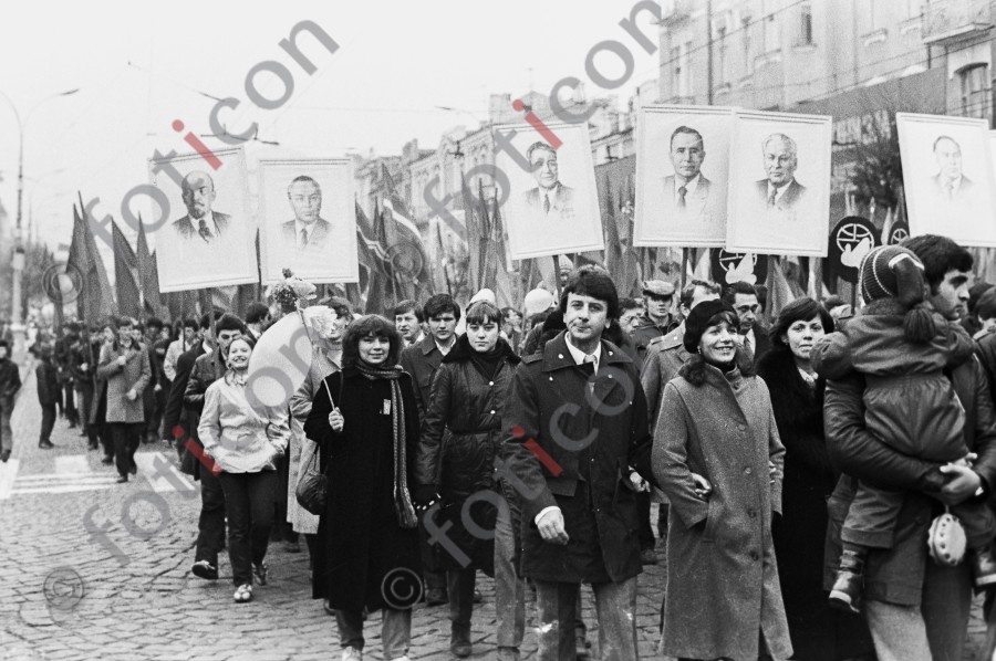 Kommunistische Parade 2 | Communist Parade 2 - Foto Harder-007_0131Bild007.jpg | foticon.de - Bilddatenbank für Motive aus Geschichte und Kultur